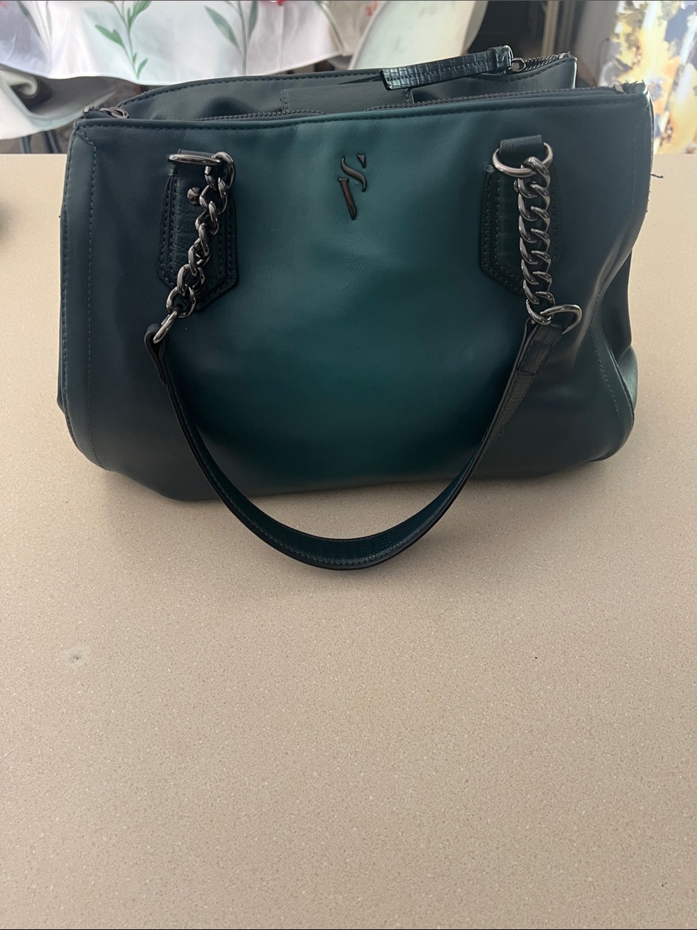 Stylish Vera Wang Green/blue Tote Handbag with Chain Handles